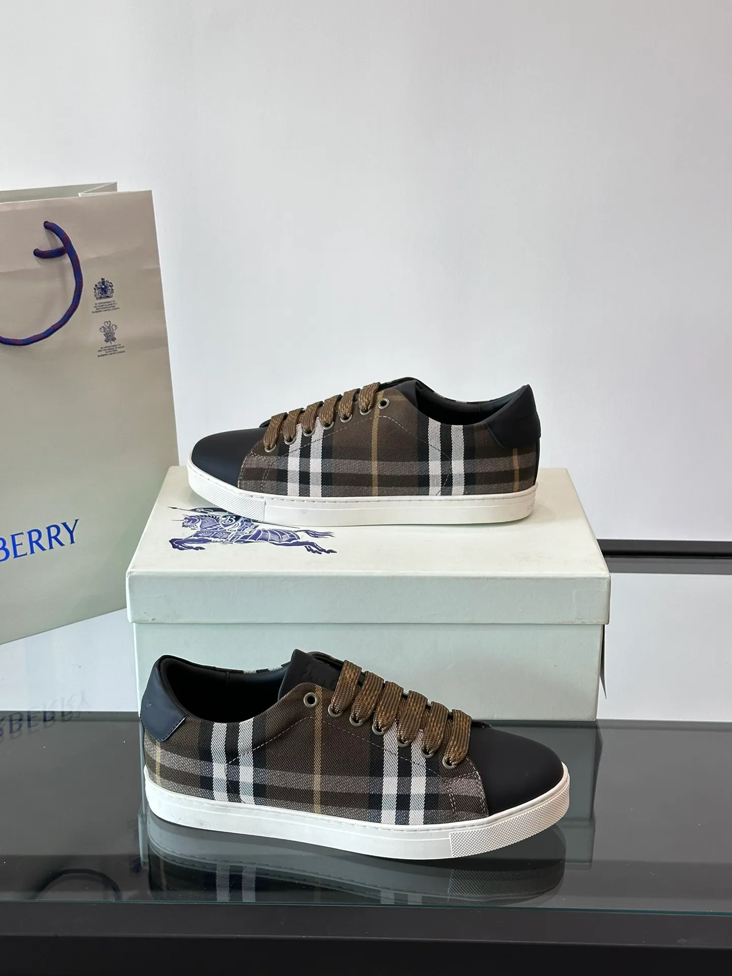 Men's shoes 💰p380 "Burberr＊" men's classic low-top sneakers, reinterpreted with Vintage retro plaid cotton and cowhide materials, decorated with a new brand logo. First-layer sheepskin lining, embossed Burberry lettering logo on the heel, T men's shoes 💰pU original outsole! Size: 38-44 (38.45 customized)